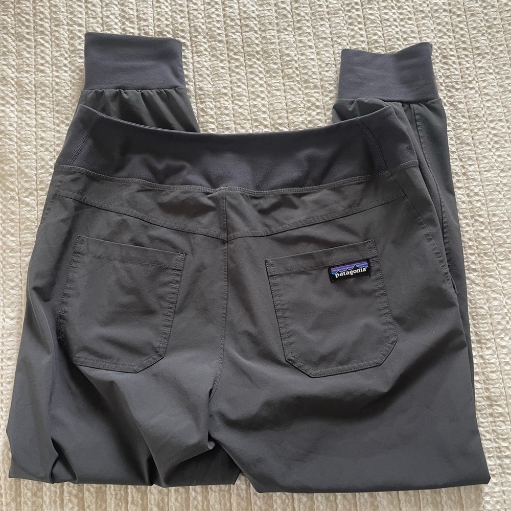 Patagonia joggers woman’s size medium high waisted grey color outdoor hiking